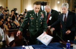 Le général Petraeus témoigne sur l'Irak devant le Congrès américain